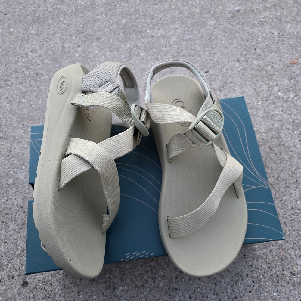 Chaco CushZ Cushioned Beige Strappy Sandals Men 11